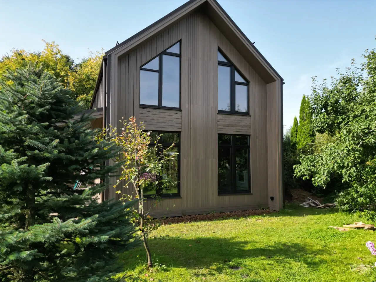 фасад из планкена лиственницы